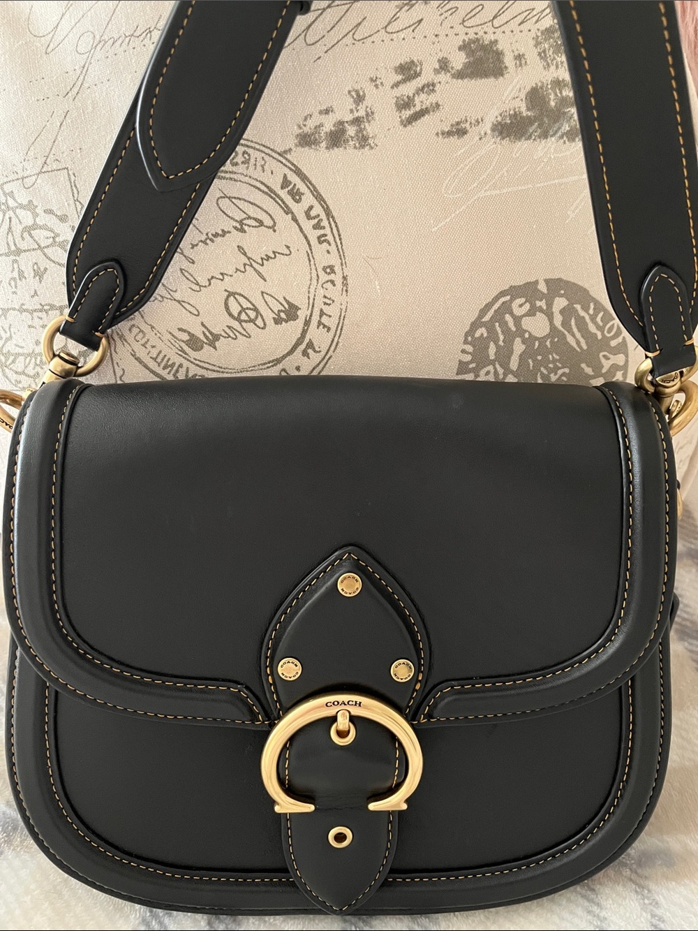 Gorgeous Coach Bag πΌ - Picture 3 of 15